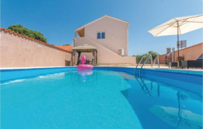 Amazing home in Policnik w/ Outdoor swimming pool and 3 Bedrooms